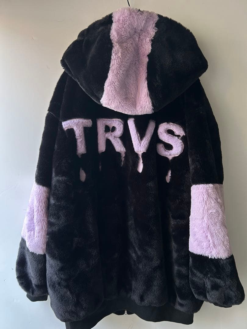 TRAVAS TOKYO ドリップロゴ フェイクファー ハイネックパーカー地雷系