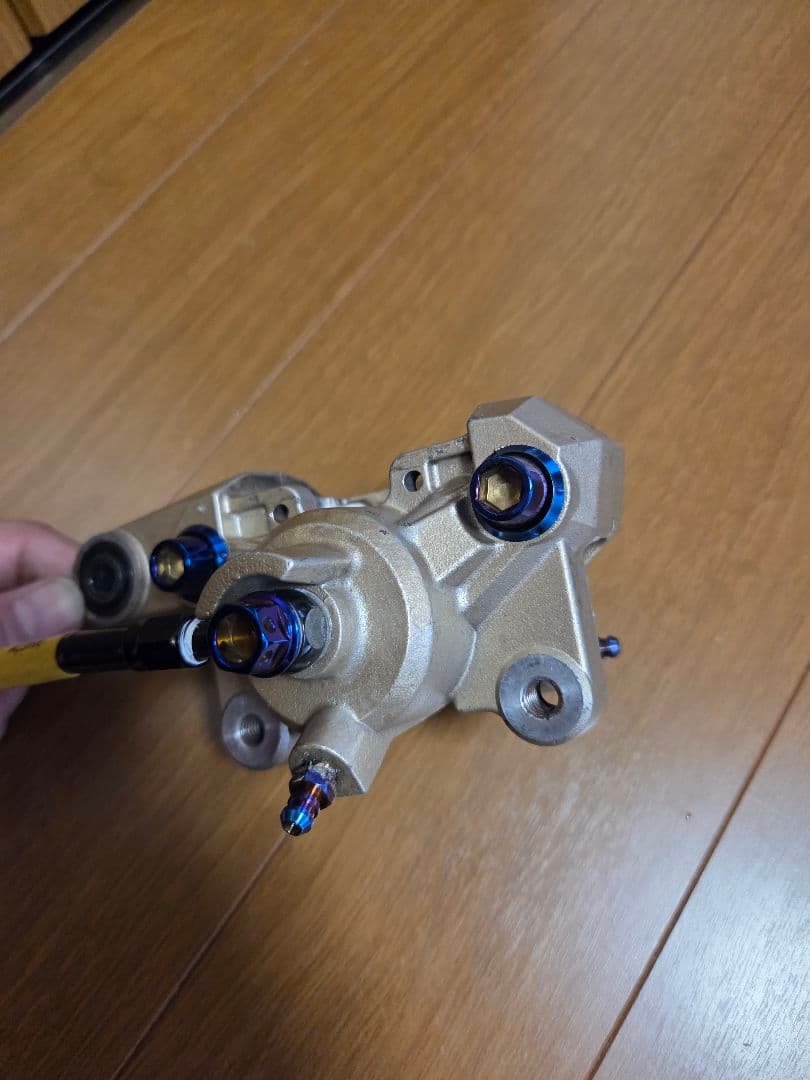 ZRX1100 リアブレーキキャリパー、他