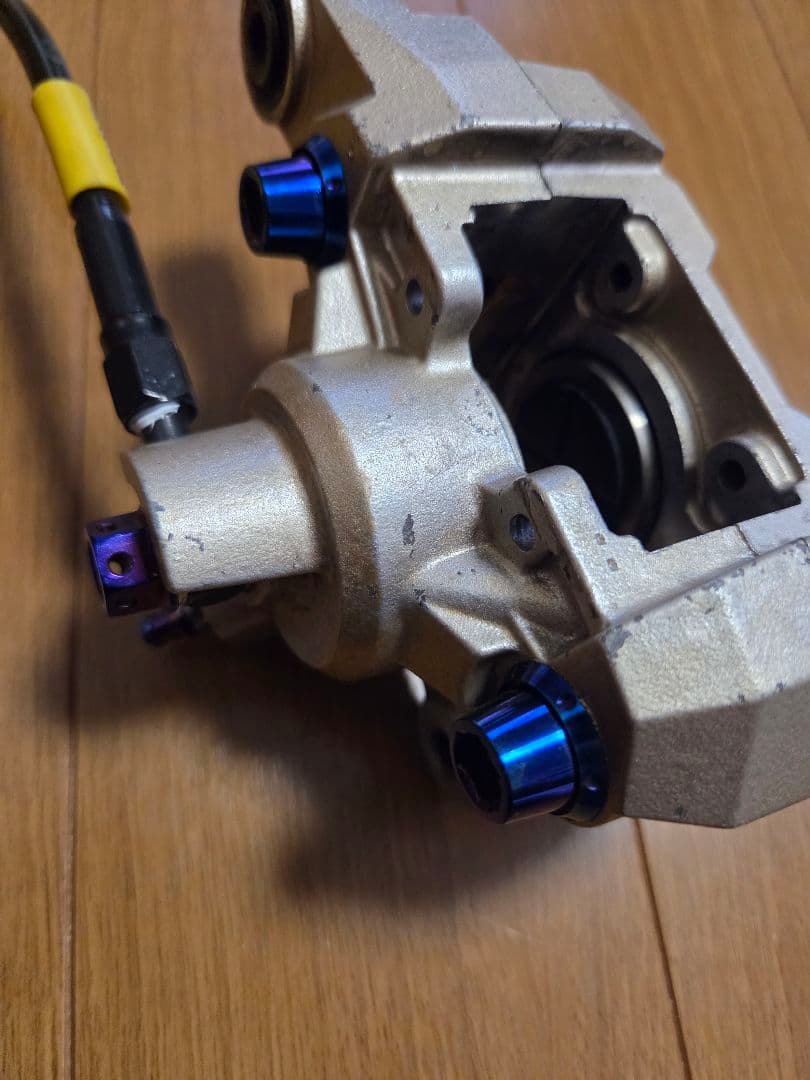 ZRX1100 リアブレーキキャリパー、他