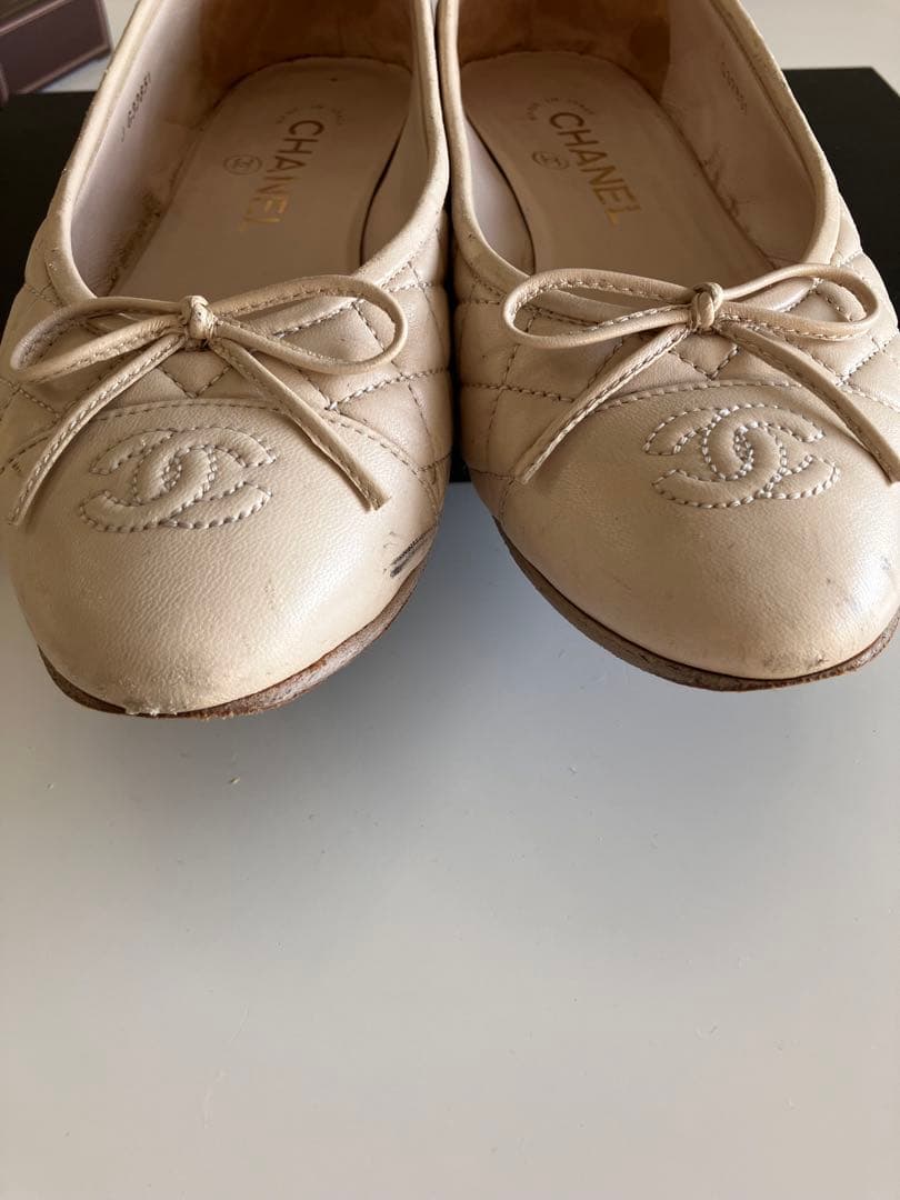 CHANEL ライトベージュ キルティングフラットシューズ