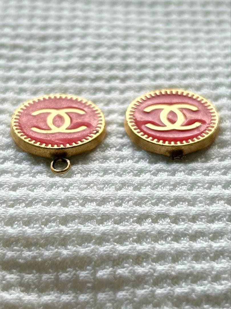 CHANEL シャネルピアス レッドロゴチャーム 訳あり