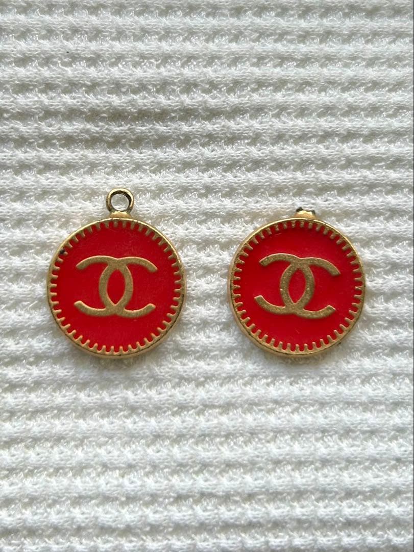 CHANEL シャネルピアス レッドロゴチャーム 訳あり