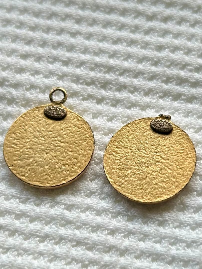 CHANEL シャネルピアス レッドロゴチャーム 訳あり