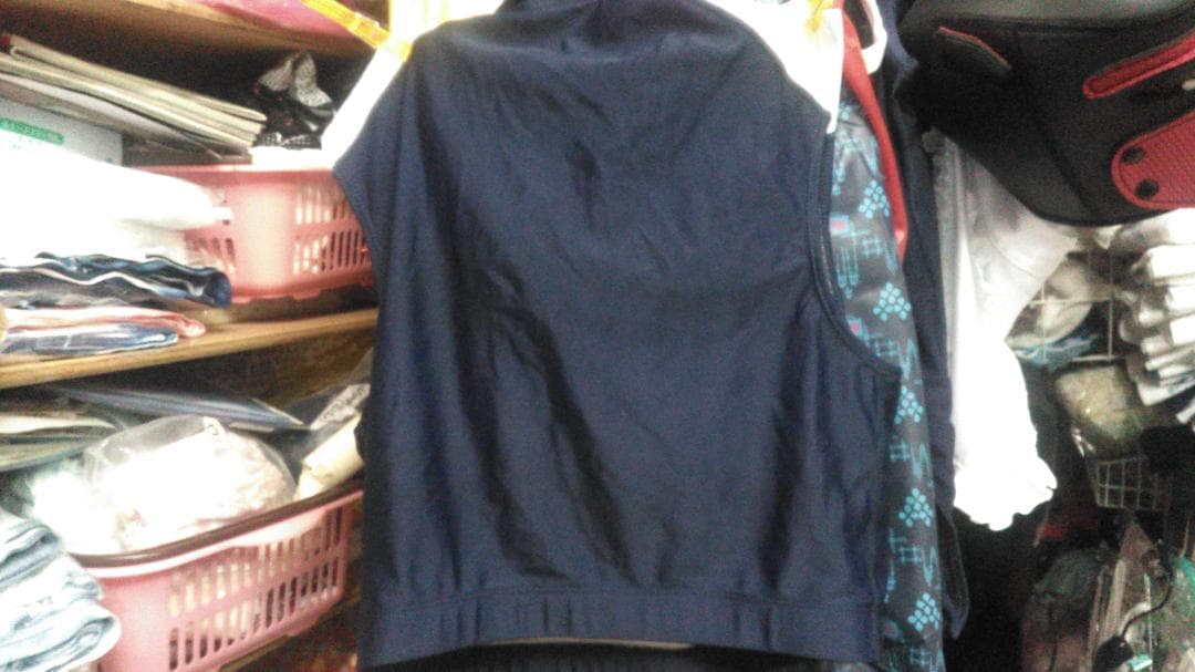 アシックス　バレーボールウェア？上下　胸パッド入り　フレンチ袖　つるつる素材