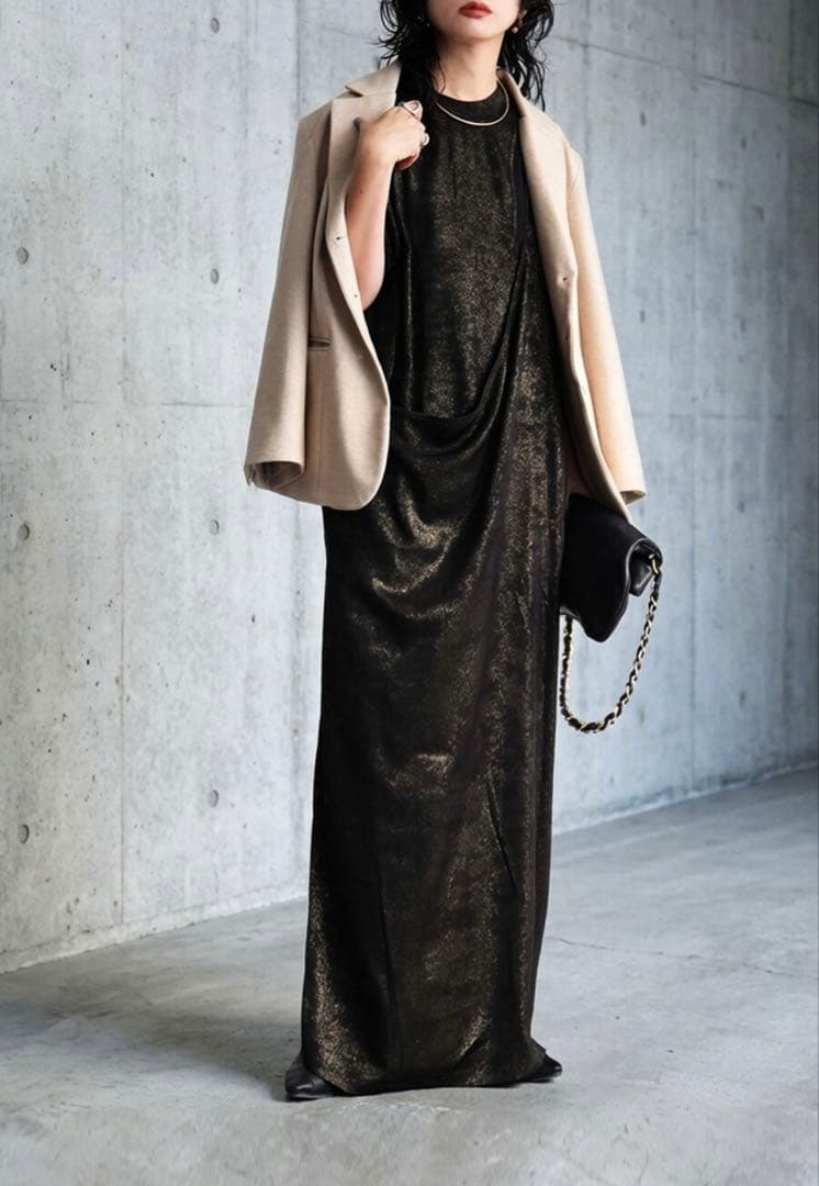 新品未使用　ブラックラメ　ロングドレス Vネック スリットあり