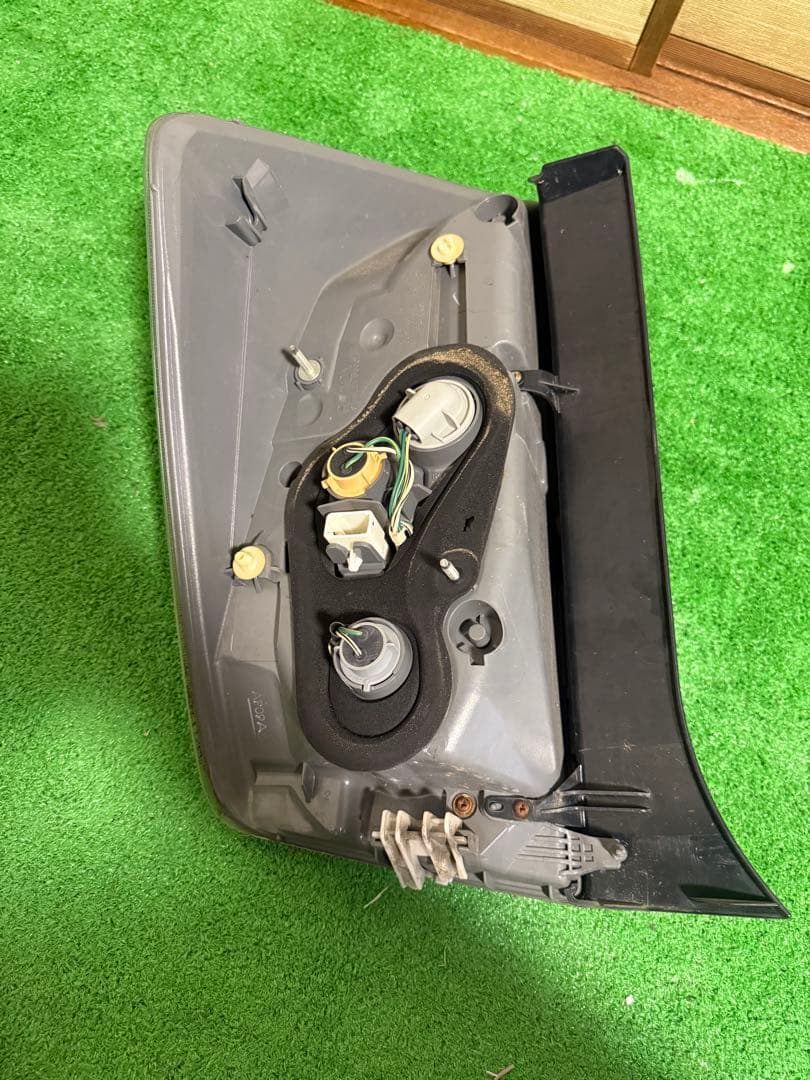 プリウス30 前期　右のみ　テールライト　テールランプ　寒冷地仕様 (4)