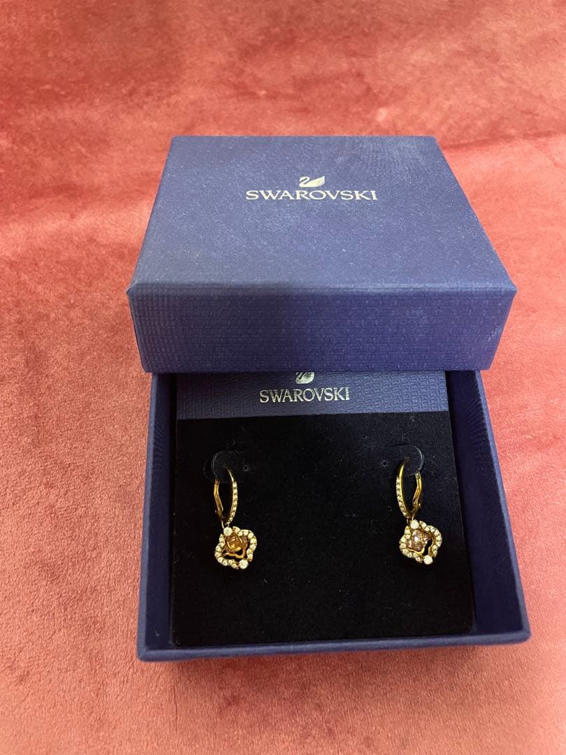 スワロフスキー Una ドロップピアス ローズゴールドストーン 箱付き