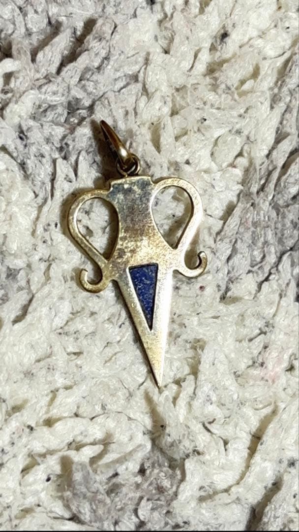ラピスクラブ ペンダントトップ ラピスラズリ 8Kゴールド
