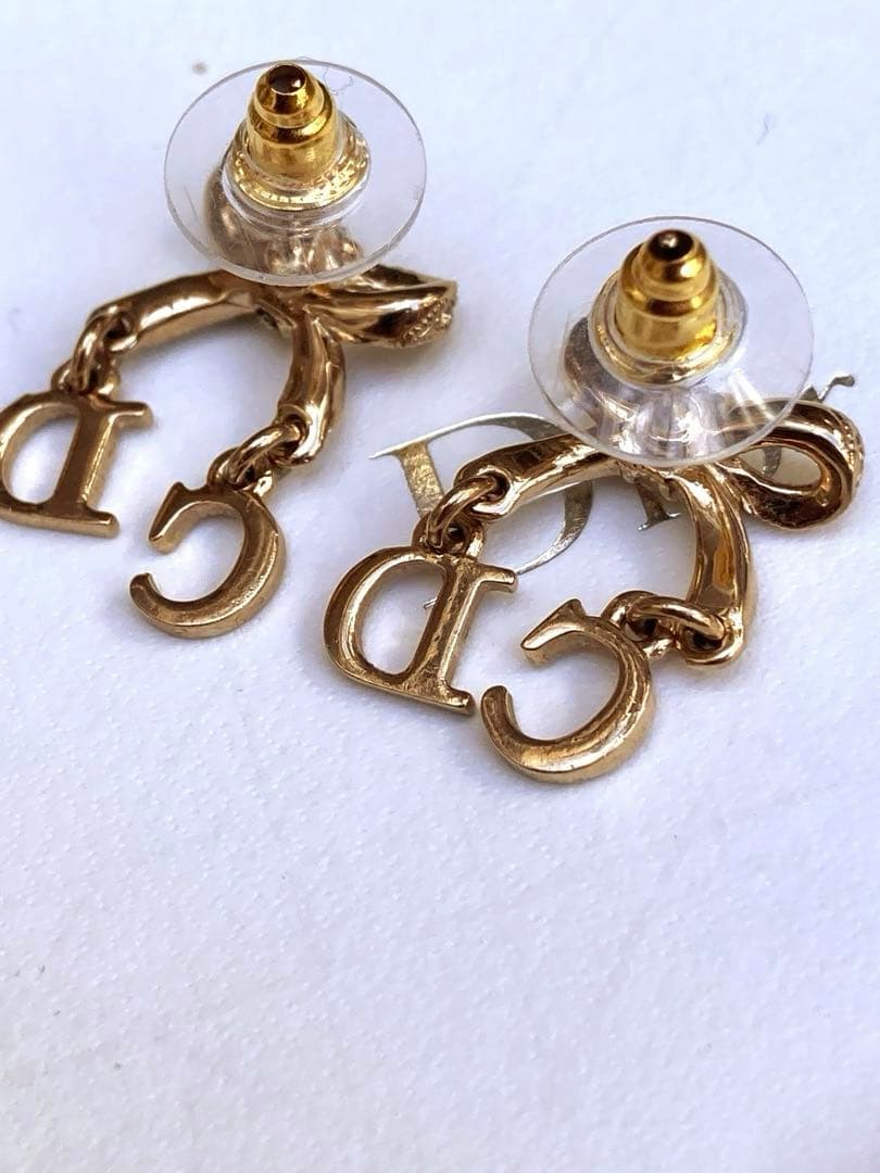 Dior リボン ピアス