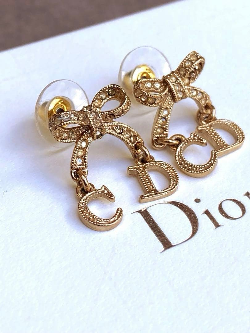Dior リボン ピアス