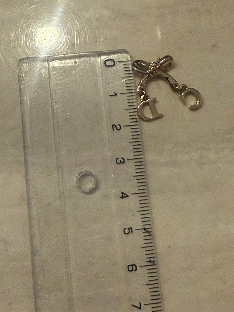 Dior リボン ピアス