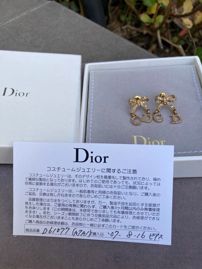 Dior リボン ピアス