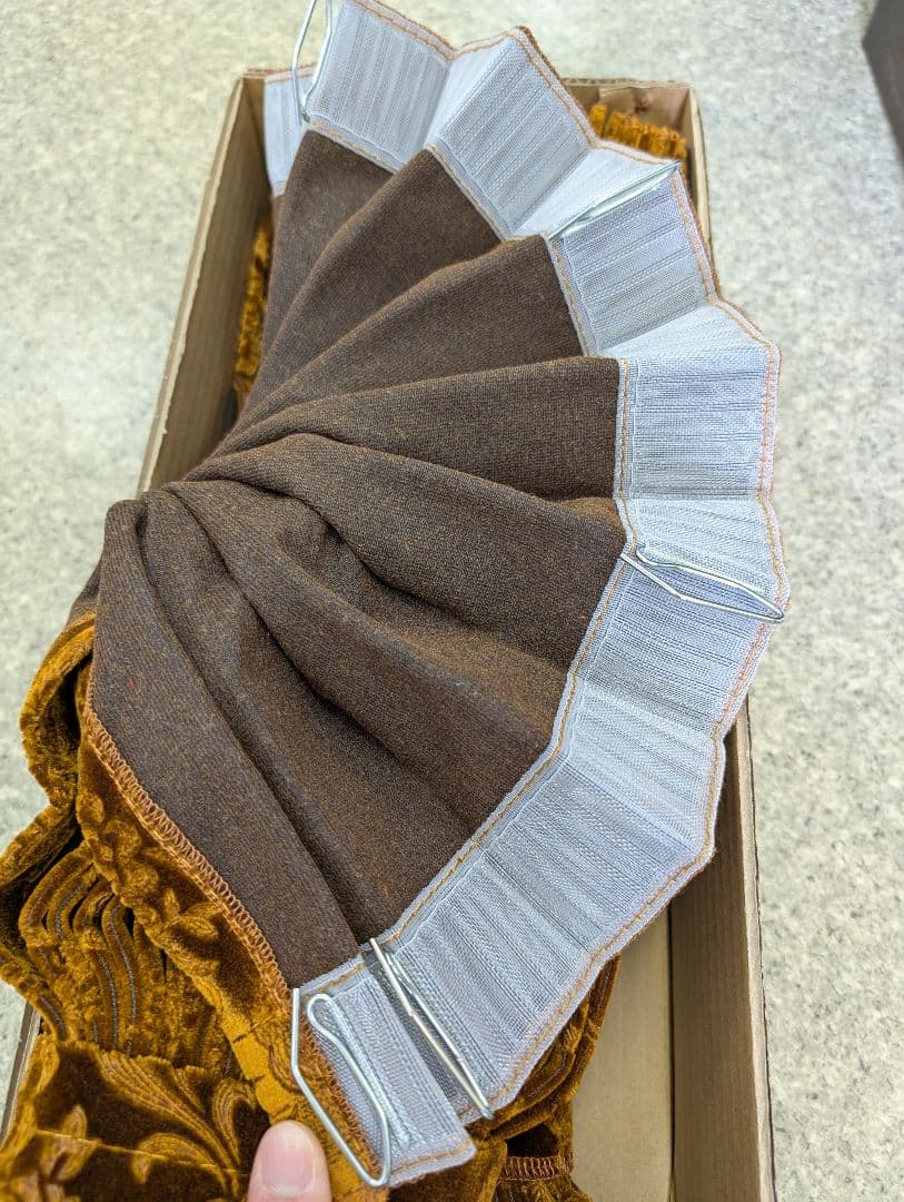 新品 アコーディオン仮眠カーテン　　ローレルゴールド テクノガレージ製80cm丈