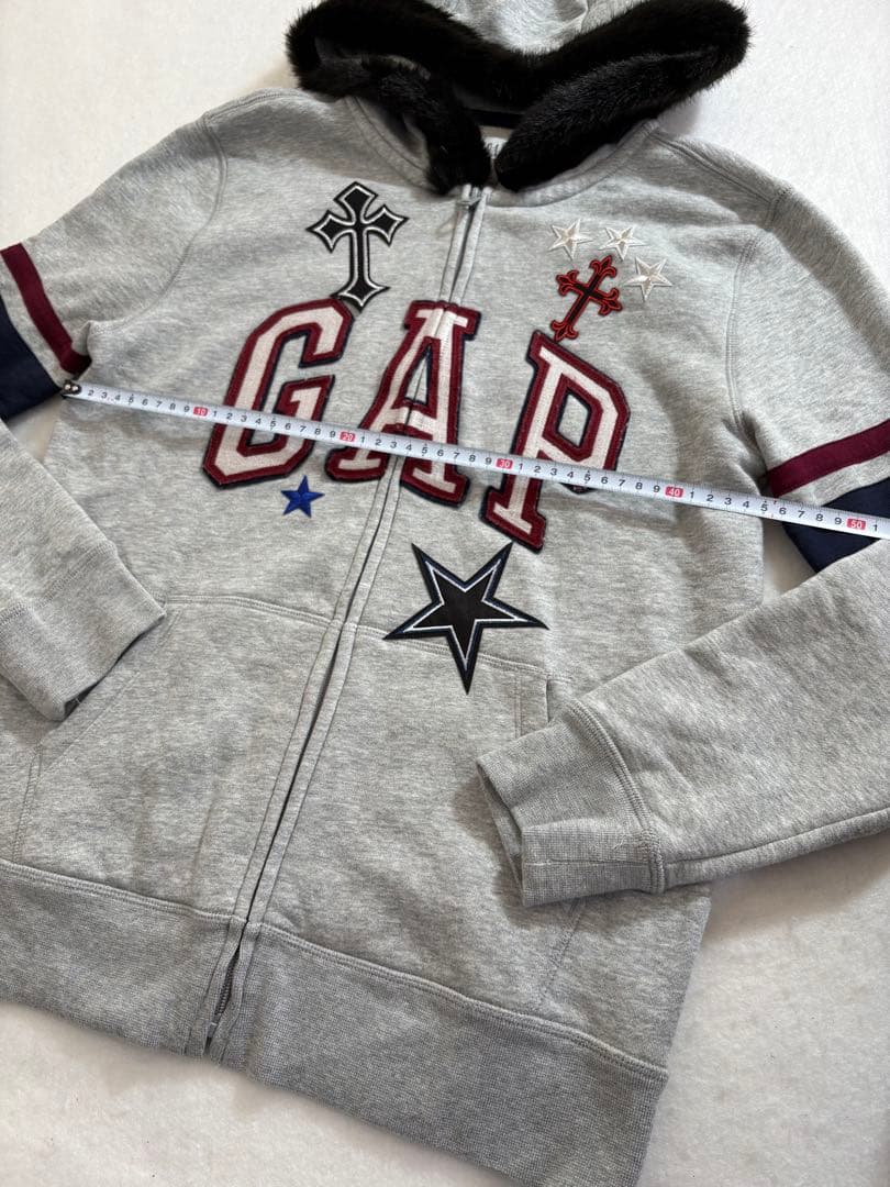 レア★ファーGAP十字架ワッペン星y2kパーカー　平成ギャルNANAストリート