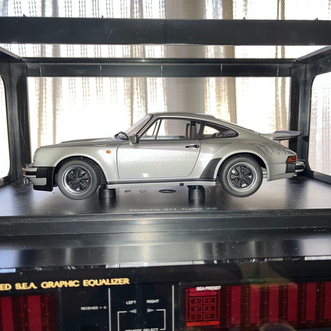 オートアート1/18 ポルシェ911（930）ターボ3.0シルバー