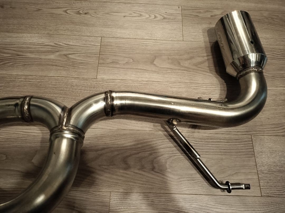 ロッソモデロ　マフラー