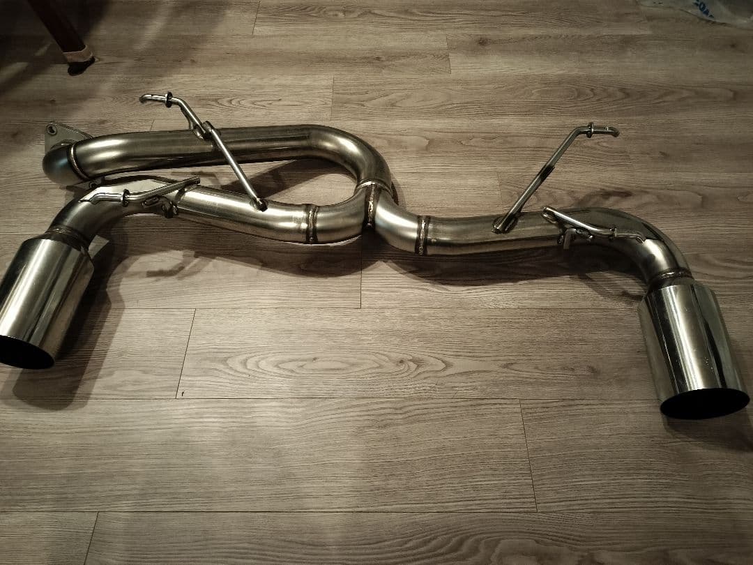 ロッソモデロ　マフラー