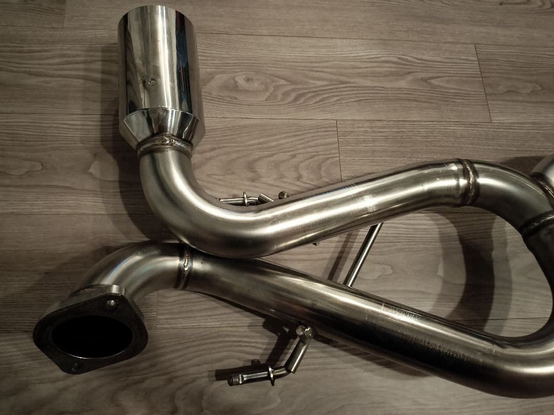 ロッソモデロ　マフラー