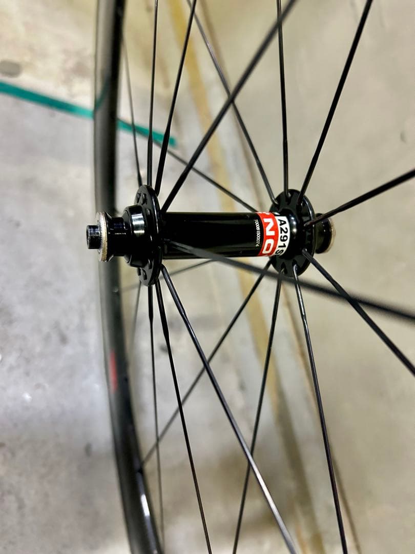 ◆鬼軽いカーボンホイール＋タイヤ重量0.93g！◆