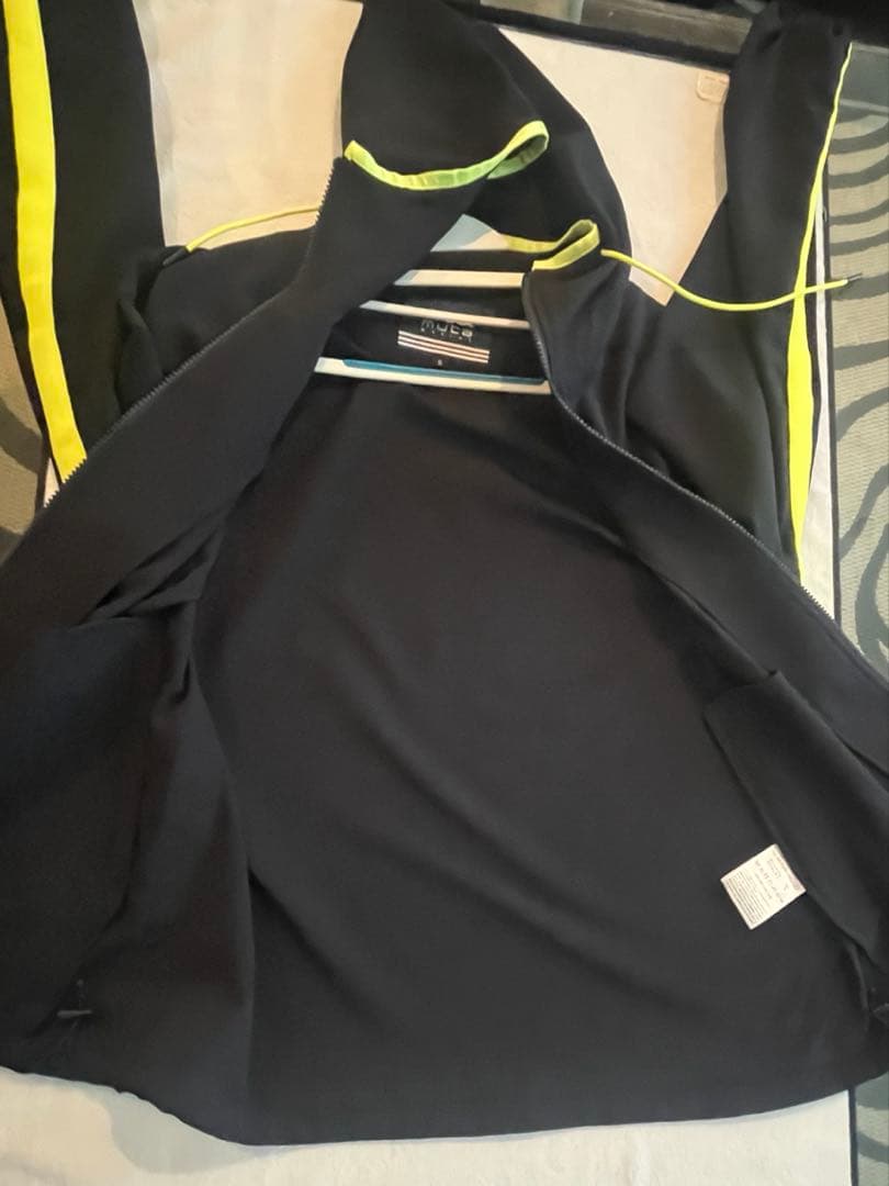 ムータマリン、フード付きジャージ上下セット