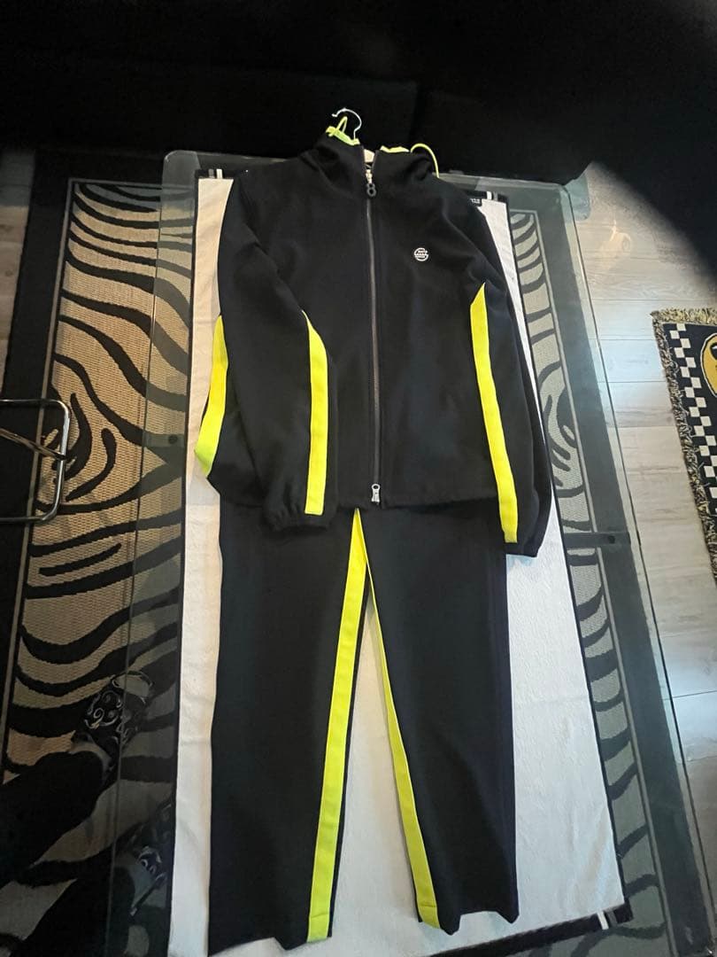 ムータマリン、フード付きジャージ上下セット