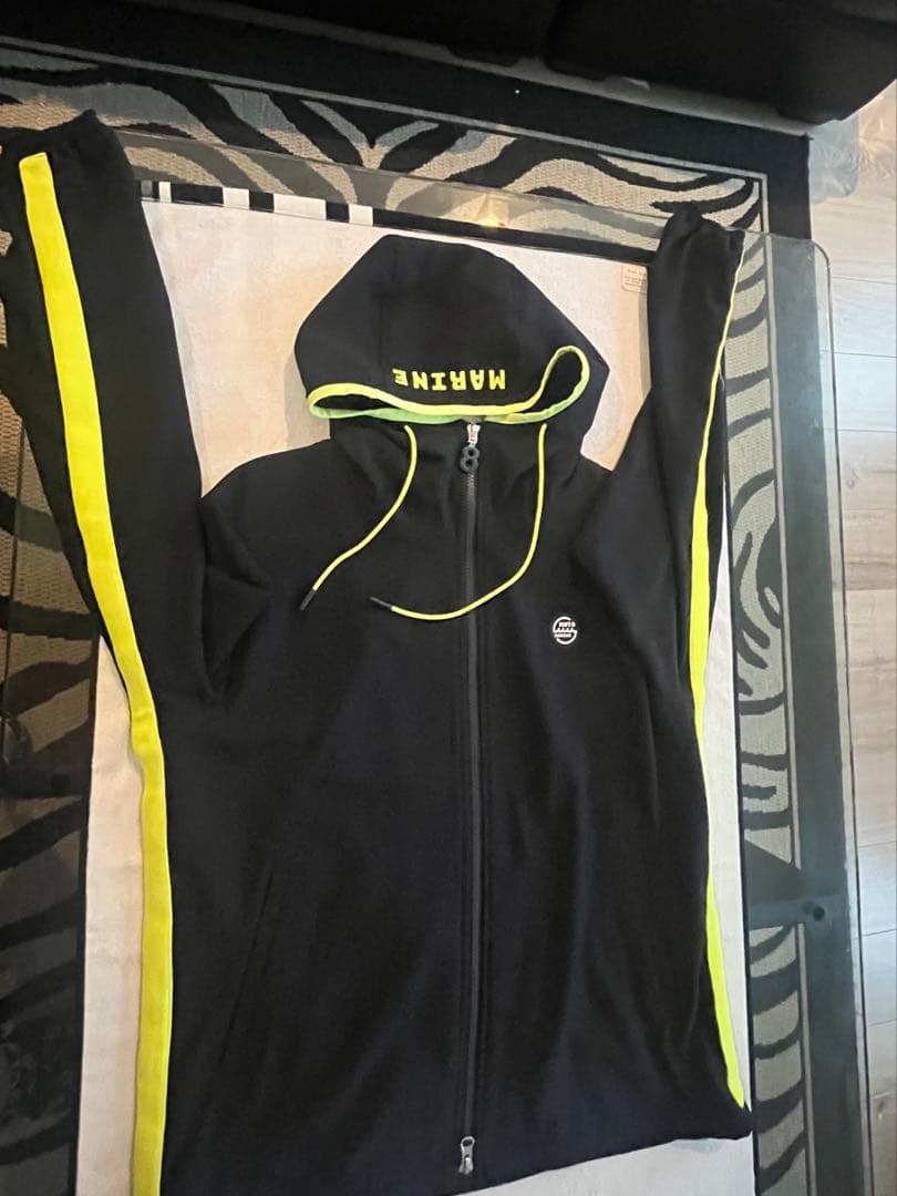 ムータマリン、フード付きジャージ上下セット