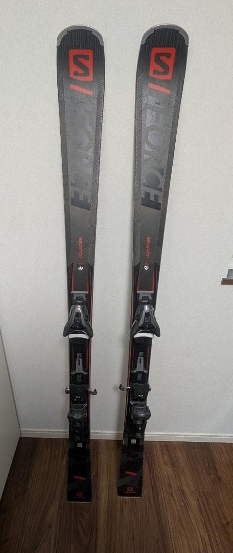 Salomon S/Force スキー板 ブラック/レッド ビンディング付き