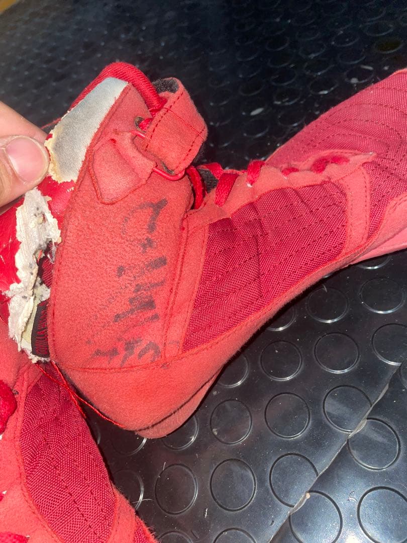 リフティングシューズ　山岸秀匡さん　アイリスカイルさん　サイン入り