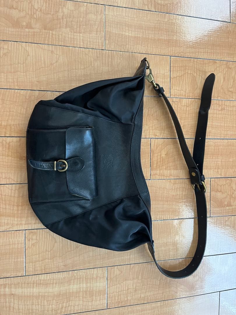 イルビゾンテ　ブラックショルダーバッグ