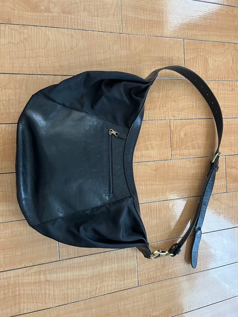 イルビゾンテ　ブラックショルダーバッグ