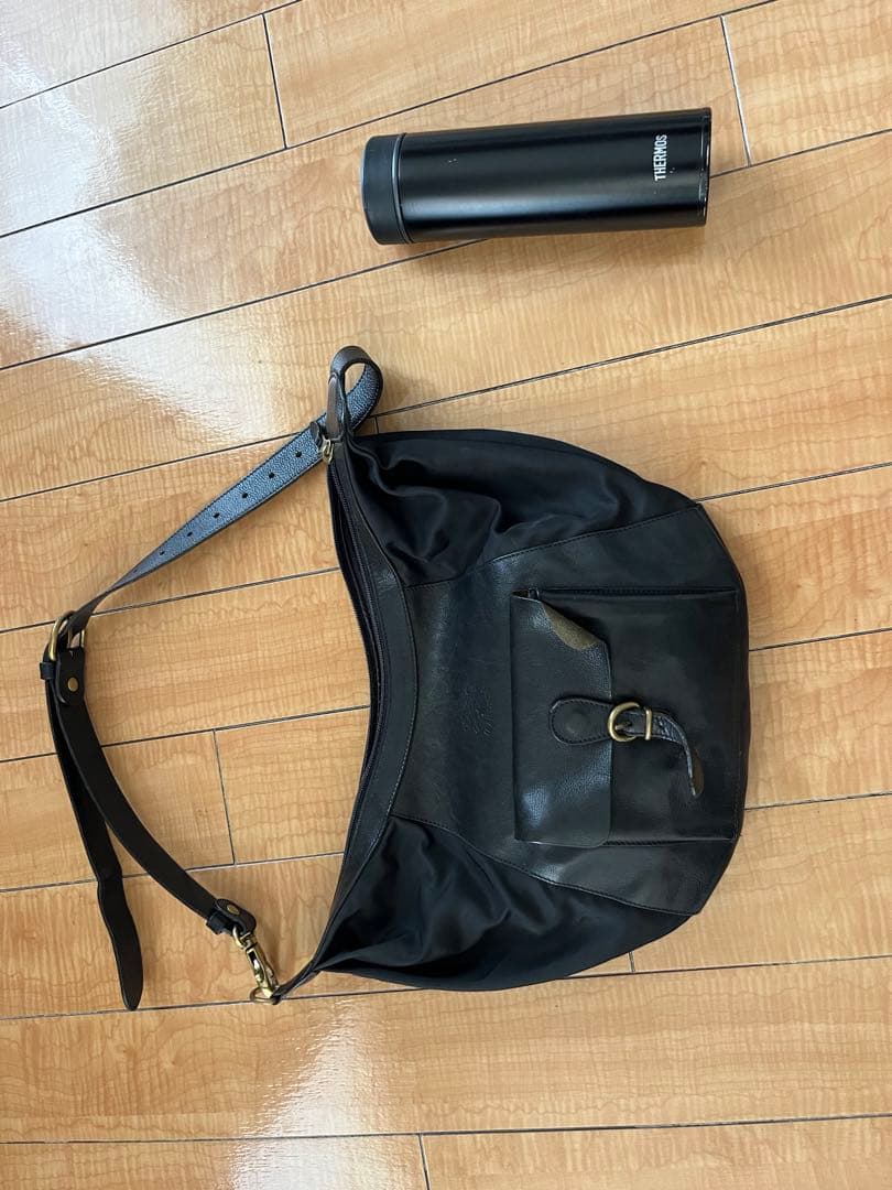 イルビゾンテ　ブラックショルダーバッグ