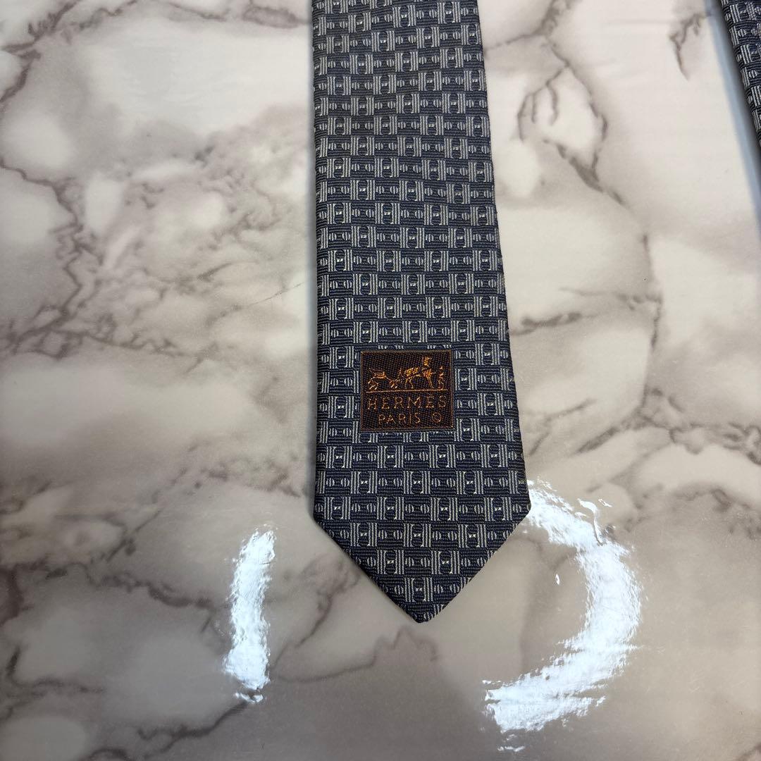 HERMES ネクタイ　ネイビー　ファソネ　H 柄　総柄　紺色　刺繍