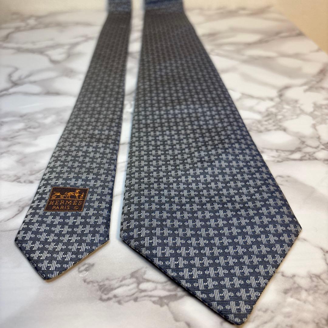 HERMES ネクタイ　ネイビー　ファソネ　H 柄　総柄　紺色　刺繍