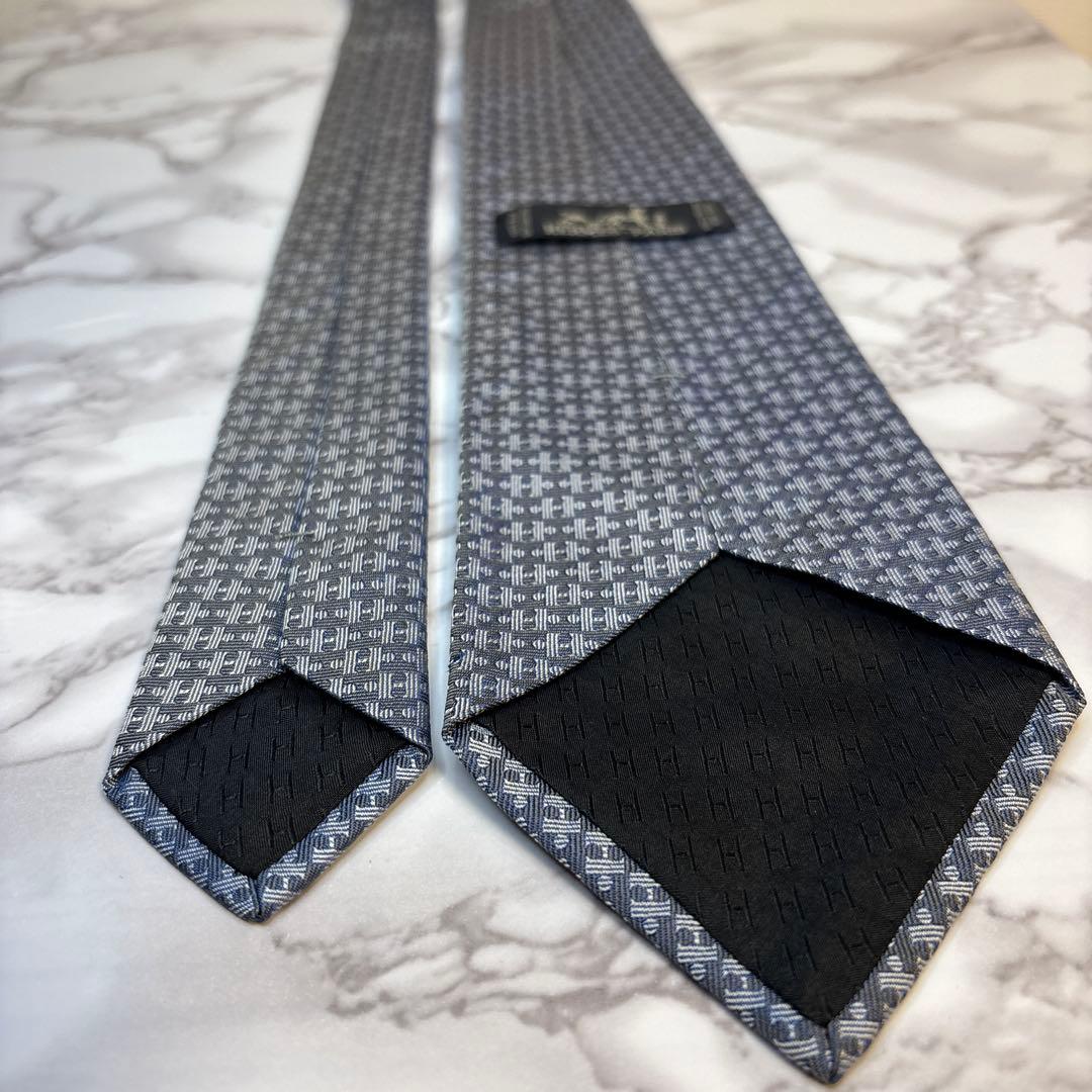 HERMES ネクタイ　ネイビー　ファソネ　H 柄　総柄　紺色　刺繍