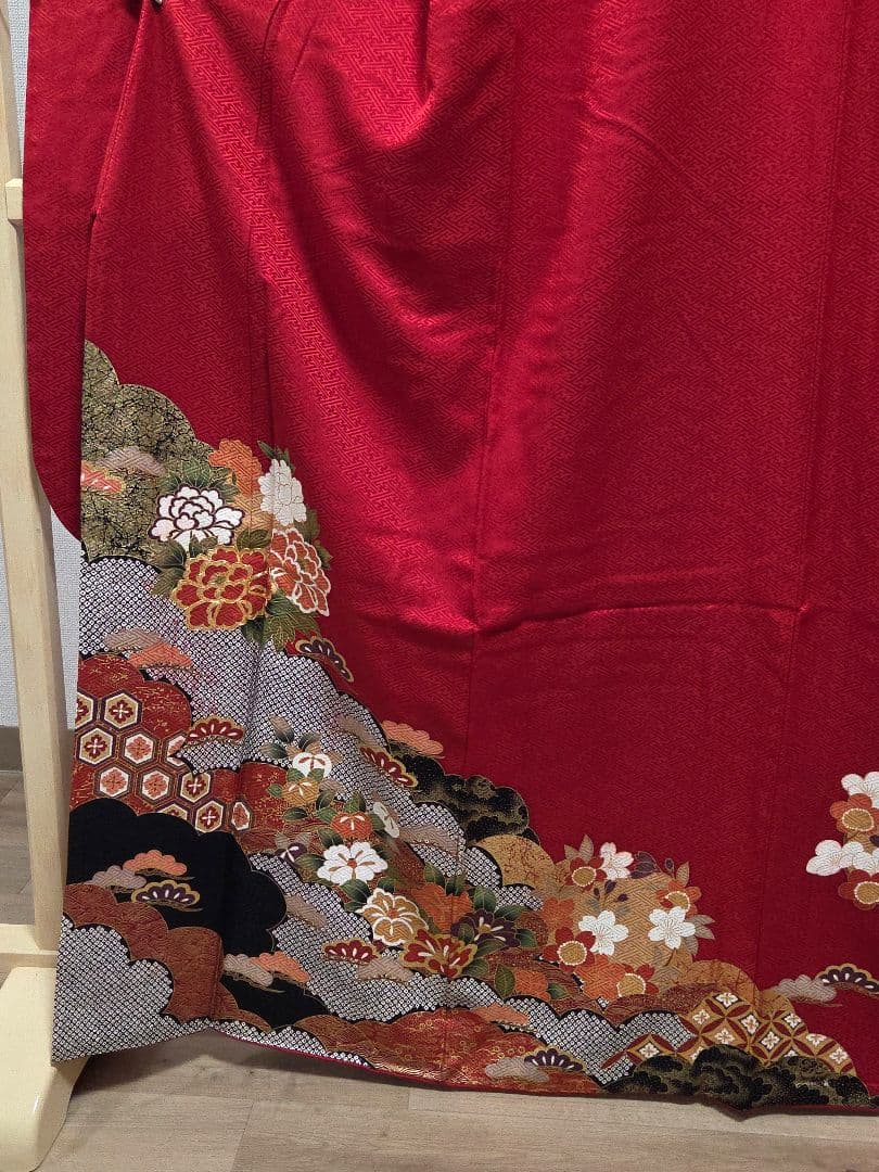 B5◆着物くつろぎ 雲取花文様 金彩 金駒刺繍 赤 袷 正絹 成人式 振袖 着物