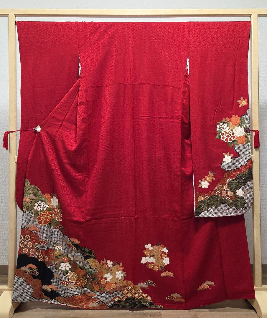 B5◆着物くつろぎ 雲取花文様 金彩 金駒刺繍 赤 袷 正絹 成人式 振袖 着物