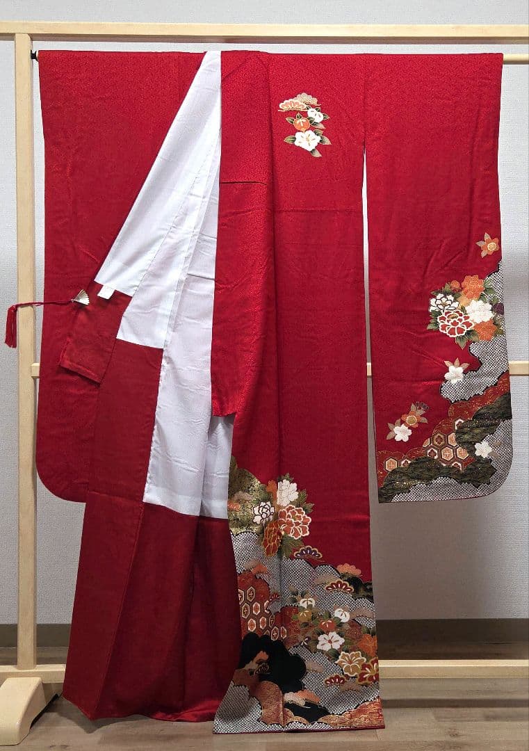 B5◆着物くつろぎ 雲取花文様 金彩 金駒刺繍 赤 袷 正絹 成人式 振袖 着物