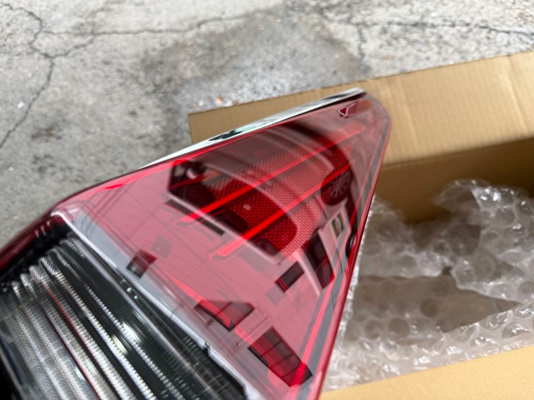 レクサス Lexus ES300h 右側テールランプ 中古