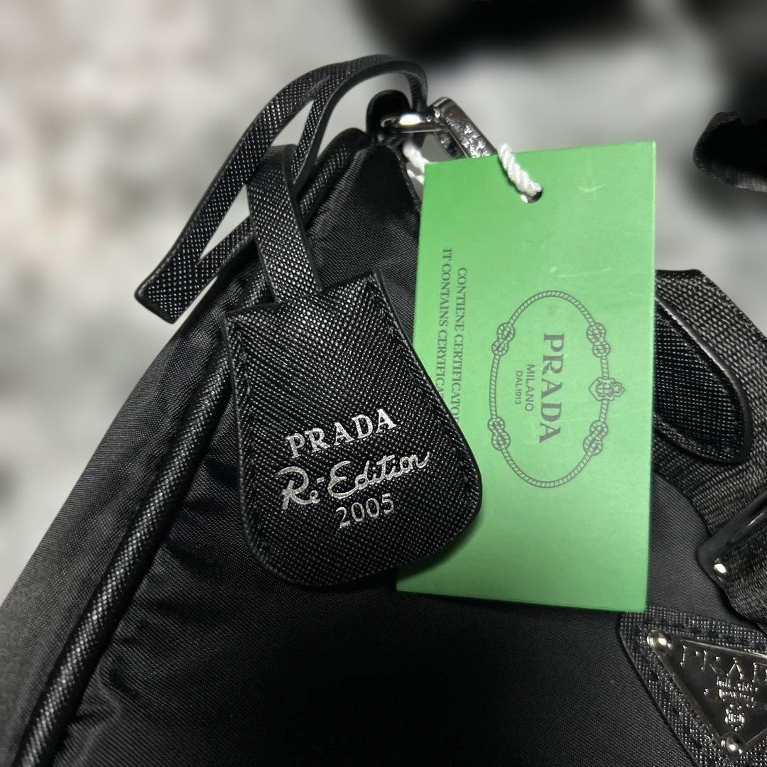 PRADA ノベルティ　ブラック ショルダーバッグ 取り外しポーチ付き