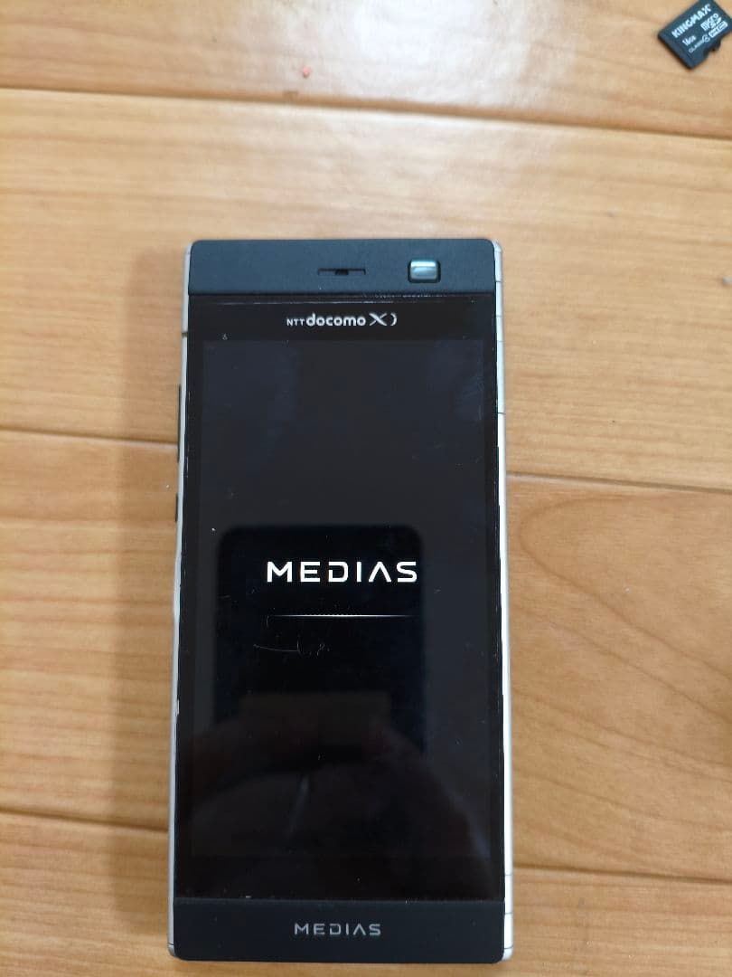 MEDIAS W N-05E　二画面スマートフォン