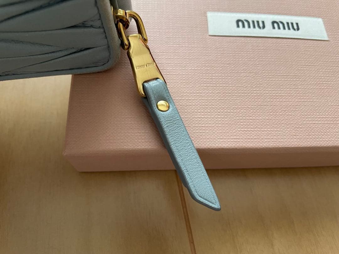 ミュウミュウ MIU MIU 二つ折り財布 マテラッセ 箱あり