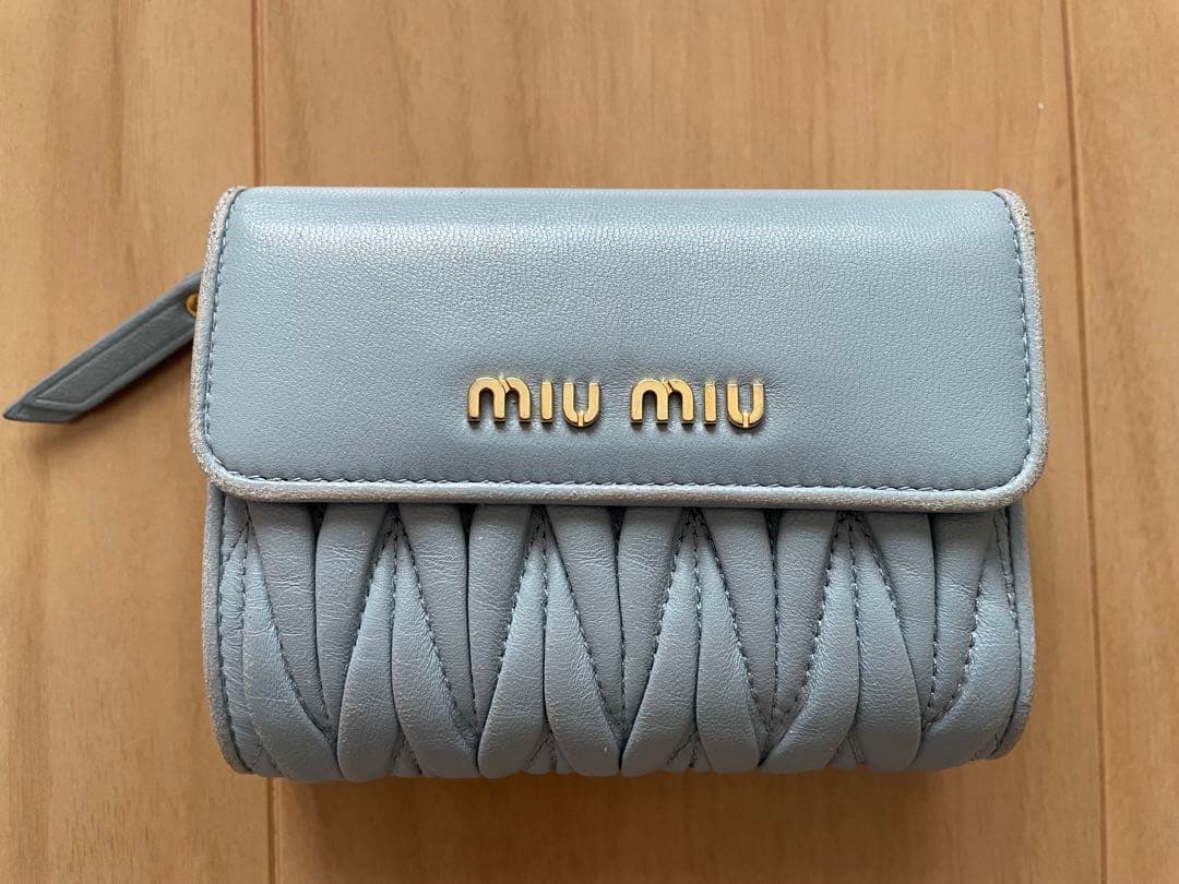 ミュウミュウ MIU MIU 二つ折り財布 マテラッセ 箱あり