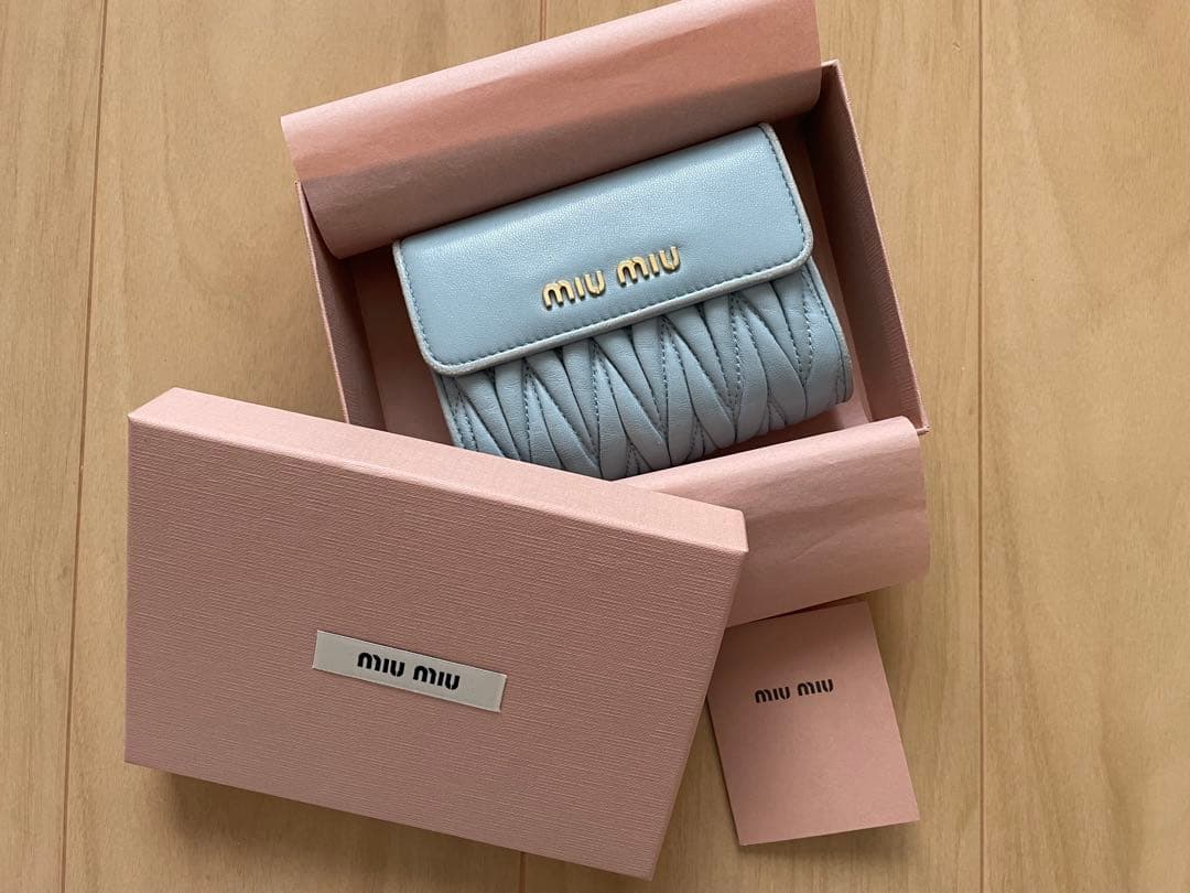 ミュウミュウ MIU MIU 二つ折り財布 マテラッセ 箱あり