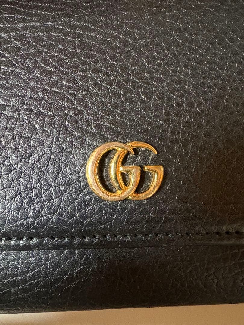 グッチ　チェーンウォレット 長財布 ショルダーバッグ　GUCCI 斜め掛け GG