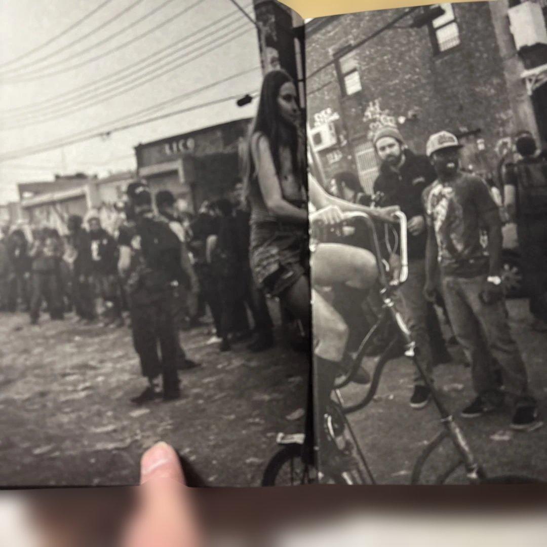 洋書 BIKE KILL JULIE GLASSBERG 19/25