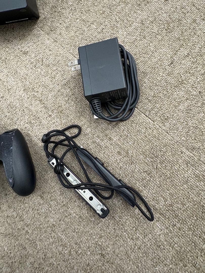 【美品】ニンテンドー 任天堂 Switch１本体 HAC-001 動作確認済