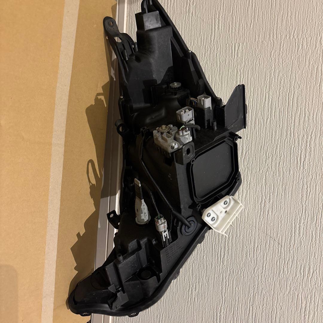 右ヘッドライト プリウスα ZVW41W LED G'S Sツーリング