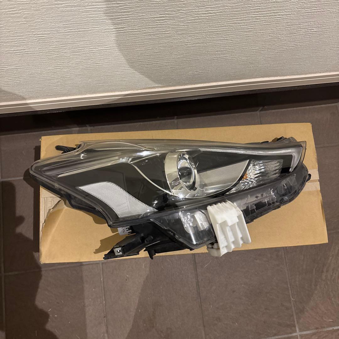 右ヘッドライト プリウスα ZVW41W LED G'S Sツーリング