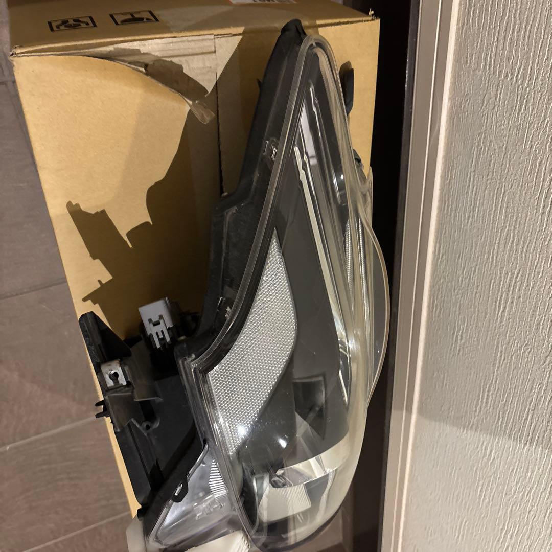 右ヘッドライト プリウスα ZVW41W LED G'S Sツーリング