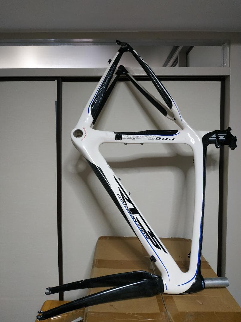 フルカーボン ロードバイクフレーム ホワイト/ブラック